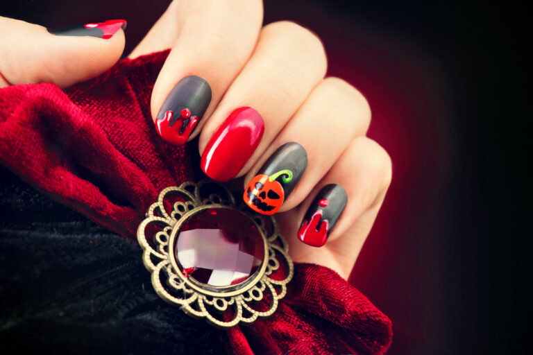 Read more about the article Spooktacular Nail Designs for Halloween: Get Inspired!
