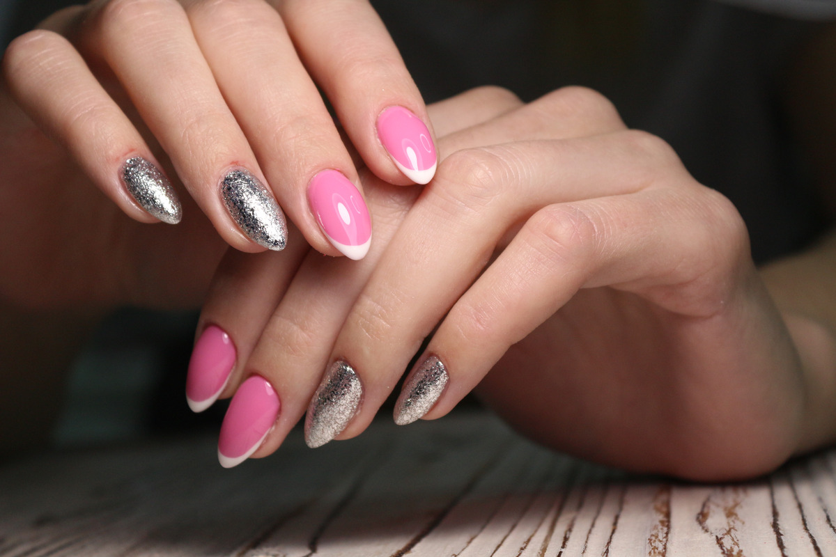 Read more about the article Classic Manicure: A timeless option that includes nail shaping, cuticle care, and a beautiful polish of your choice.